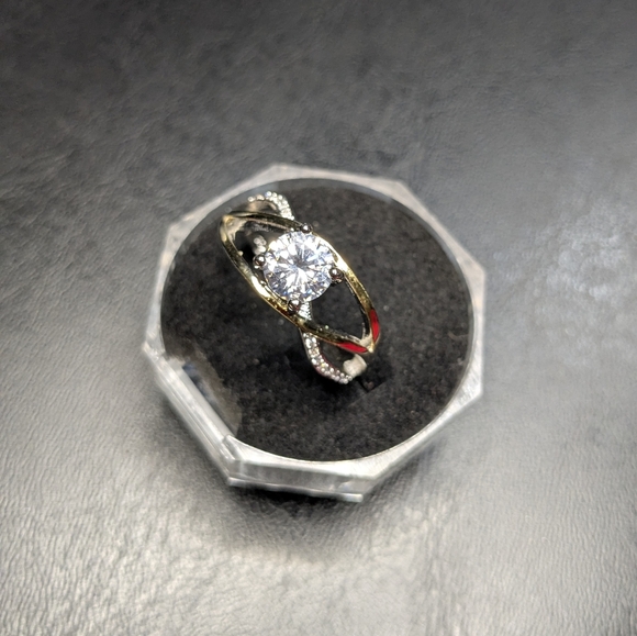 Ladies Unique Two-Tone Split Band CZ Solitaire (9.25) - Picture 2 of 15